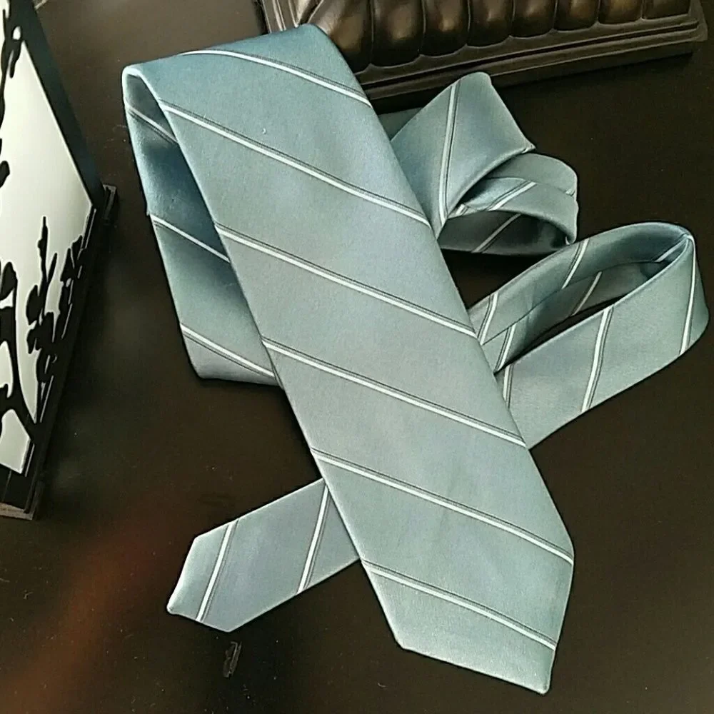 Wembley Tie - Picture 5 of 5